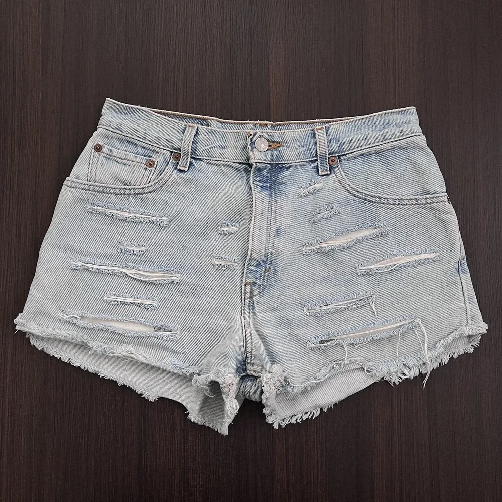 Vintage Women's Levi's 550 relaxed cutoff denim shorts size 11 jr. - Mexico